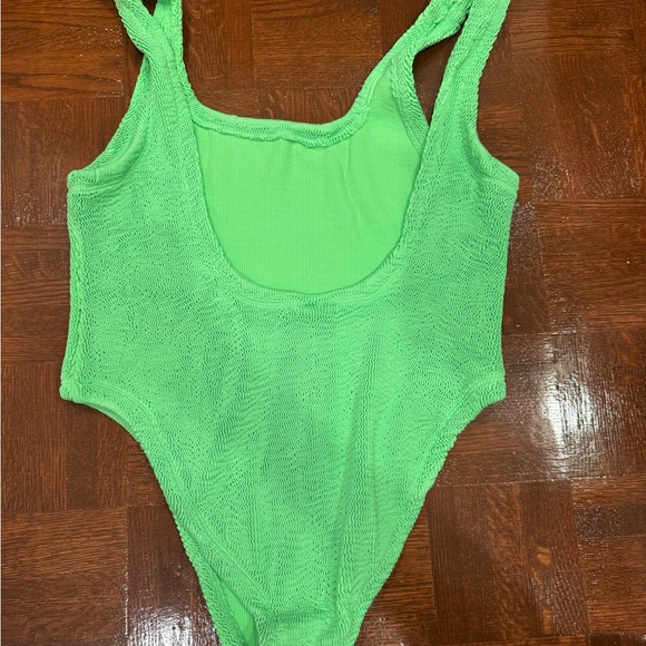 Bathing suit size L/XL - Picture 2 of 5